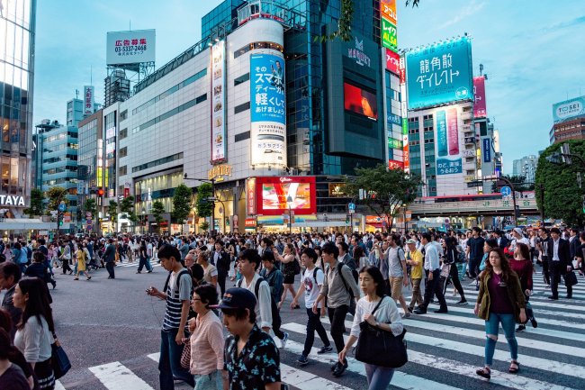 1 mln di yen per ogni figlio alle famiglie che lasciano Tokyo