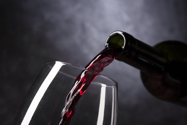 Perché i francesi bevono sempre meno vino