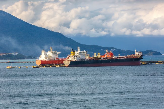 Una flotta ombra di petroliere per aiutare Mosca ad aggirare le sanzioni