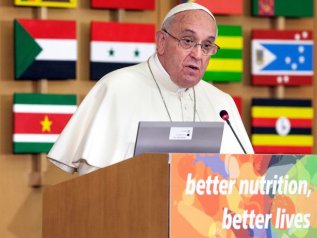 Papa Francesco: "Occorre patto mondiale su migrazioni"