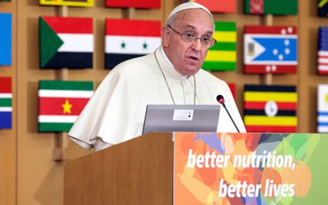 Papa Francesco: "Occorre patto mondiale su migrazioni"