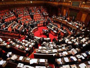 Calenda e Berlusconi sono i leader politici più assenti in Parlamento