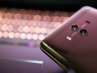 Crollano gli utili di Huawei: -69% nel 2022