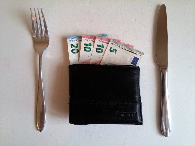 Il salario minimo verso i 14 euro l’ora