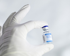 L’Oms dichiara finita l’emergenza Covid, ma “il virus è qui per rimanere”