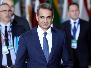 Vince la dinastia Mitsotakis. Ma non basta