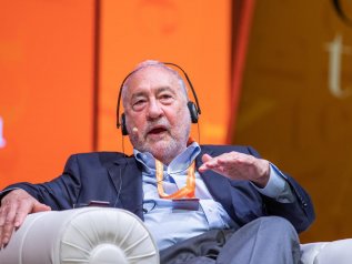 Stiglitz: “La democrazia è a rischio. Serve una riforma del capitalismo”