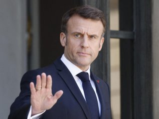 Macron: “Putin ha risvegliato la Nato con l’elettroshock”
