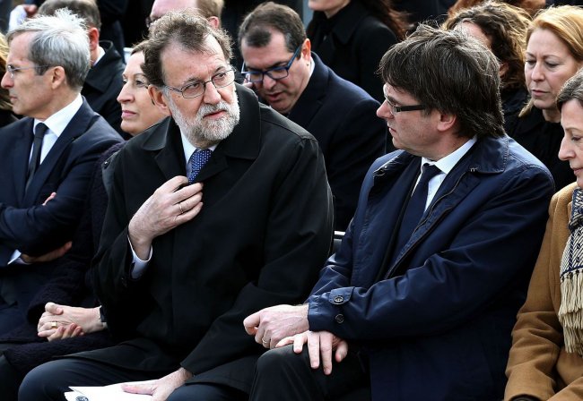 Puidgemont: "Altri due mesi". Rajoy: "Giovedì commissariamo"