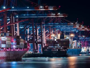 Alla cinese Cosco il 24,99 per cento del terminal del porto di Amburgo