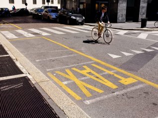 Un Paese che resta ostaggio di tassisti e balneari