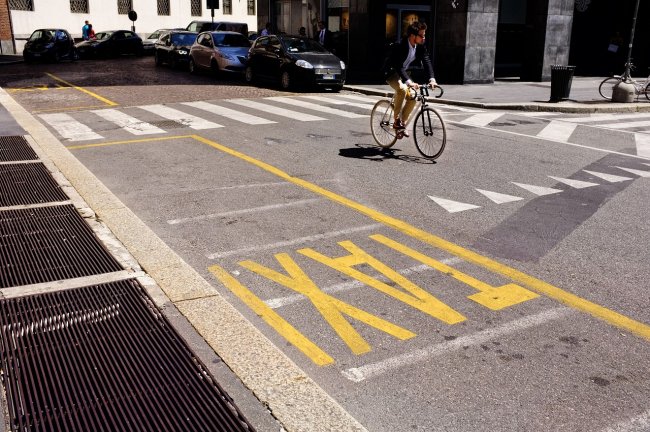 Un Paese che resta ostaggio di tassisti e balneari