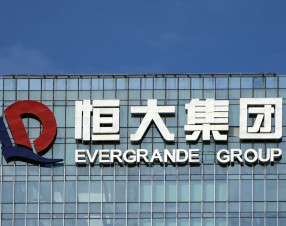 Il colosso immobiliare Evergrande dichiara bancarotta