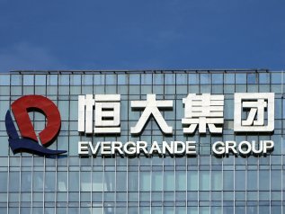 Il colosso immobiliare Evergrande dichiara bancarotta