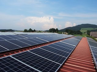 Il governo liberalizza l’installazione dei pannelli solari