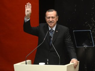 Erdogan senza limiti, ora vuole controllare anche la politica monetaria