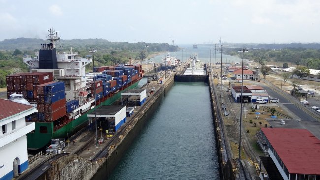 Attraverso il Canale passa il 6 cento del commercio globale, ora a rischio