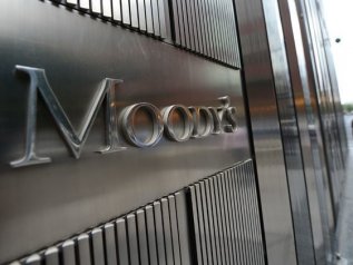 Moody’s conferma il rating. E alza l’outlook