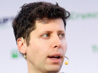 Colpo di scena. Sam Altman torna alla guida di OpenAI