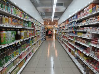 I supermercati Aldi portano il salario minimo a 5000 euro