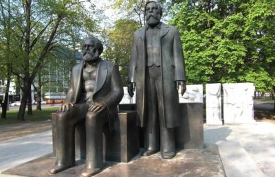 L'impresa punta su capitale o lavoro? Lo svela il rapporto Marx