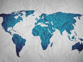 Suez-Hormuz e Panama, in crisi i due principali snodi del commercio globale