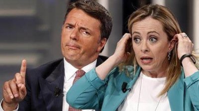 Intrecci politici. Ho visto lei che bacia lui, che bacia lei che bacia me