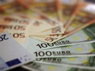 In Germania, Irlanda, Lussemburgo e Olanda il salario minimo supera i 2000e