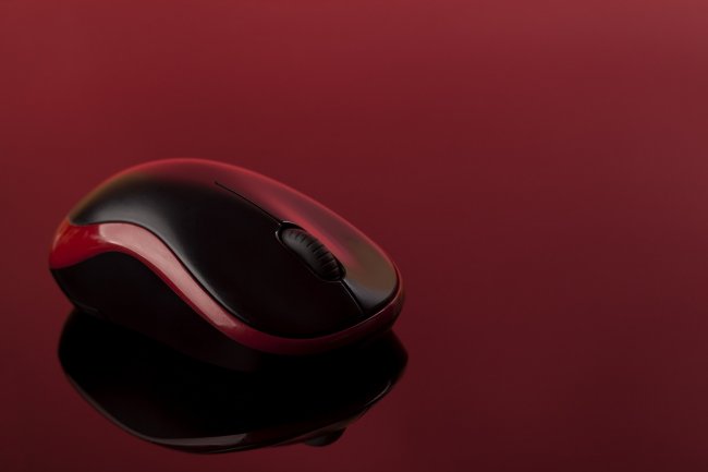 Il paziente a cui è stato impiantato il chip Neuralink muove un mouse