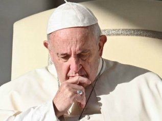 Il Papa all’Ucraina: “Alzi bandiera bianca. Non è una resa”