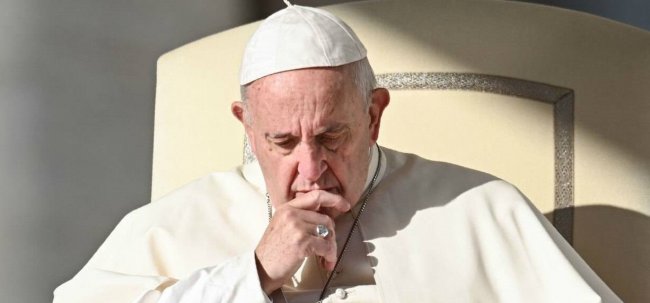 Il Papa all’Ucraina: “Alzi bandiera bianca. Non è una resa”