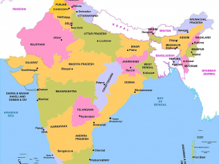 L’india tiene il piede in tre staffe