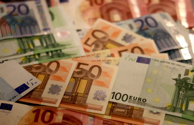 Salari, l’Italia va controcorrente