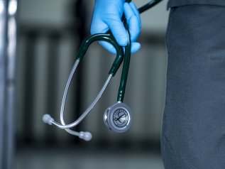 Sono quasi 40mila i medici italiani fuggiti all’estero in appena 4 anni