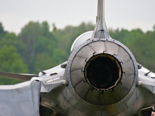 Putin: “Colpiremmo gli F-16 anche in aeroporti Nato”
