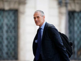 Cottarelli chiede più tempo per chiudere la lista dei ministri