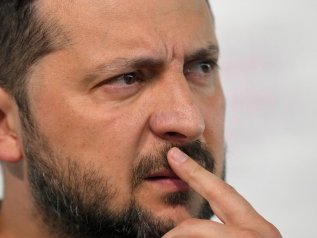 Zelensky: “La retorica non protegge i cieli”