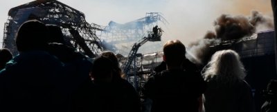 In fiamme la storica Borsa di Copenaghen