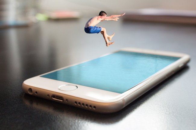 Un’infanzia al telefono