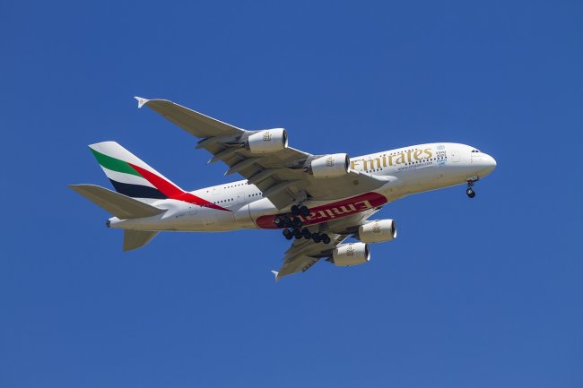 Emirates regala 5 mesi di stipendio a oltre 110 mila dipendenti