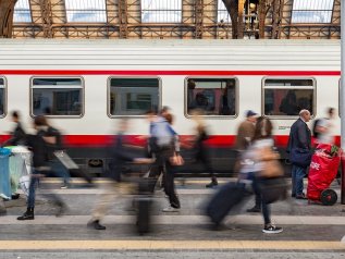 Chissà come mai tanti giovani ingrati fuggono all’estero …