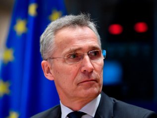 Stoltenberg: “L’Ue non può difendersi da sola”