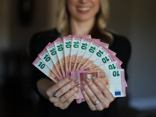 La maggior parte dei lavoratori dipendenti paga sempre più imposte. Perché?