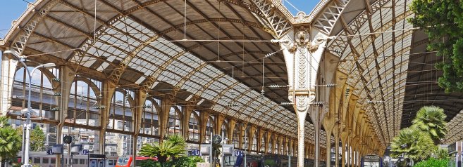 Treni, Senato approva la riforma della Sncf ma i sindacati rilanciano