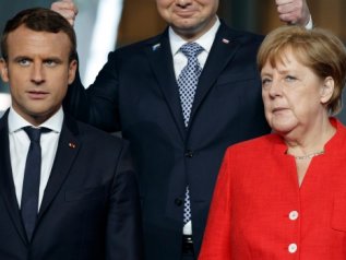 Rajoy incassa il sostegno di Macron e Merkel