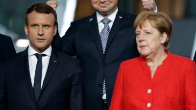 Rajoy incassa il sostegno di Macron e Merkel