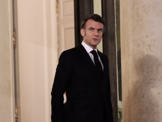 Macron: “Chi può credere che la Russia si fermerà all’Ucraina?”