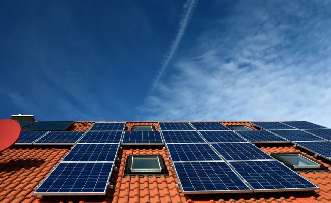 L’energia solare a basso costo sta spingendo le reti elettriche in una spir