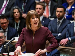 Londra dimezza le stime sul Pil ma aumenta le spese per la difesa al 2,5%
