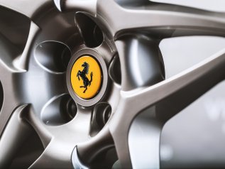 Ferrari risponde ai dazi Usa con aumenti dei prezzi fino al 10%
